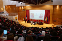 Manuela Carmena participa en un diálogo intergeneracional sobre la Transición en la UMA