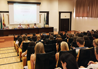 Reunión con los estudiantes de movilidad internacional en la Facultad de Medicina