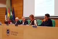 Una mesa redonda aborda la transformación de las universidades desde la Transición