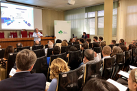 Emilio Duró imparte una clase magistral de optimismo y motivación en la Facultad de Económicas