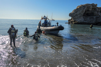 Más de 100 kilos de residuos, recogidos en la II Limpieza de la playa de Arroyo Judío y del Peñón del Cuervo