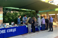 Mercadillo solidario de libros de Madre Coraje en varios centros de Teatinos