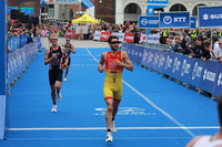 Alberto González entrando en meta en la última copa del mundo, celebrada en Hamburgo