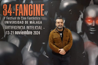 Nacho Vigalondo posa en el cine Albéniz