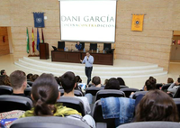 Conferencia de Dani García en la Facultad de Turismo