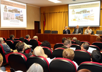 Conferencia del catedrático Antonio Campos en la Facultad de Medicina