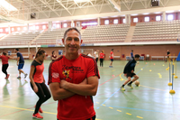 El profesor Oscar Romero en el Complejo Deportivo Universitario