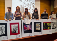 Un momento de la entrega de premios. Los dibujos ganadores son el segundo por la izquierda (ilustración) y el segundo por la derecha (cómic)